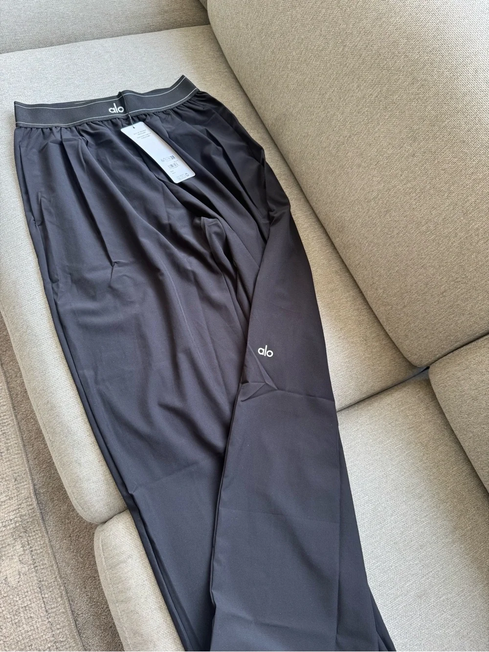 ALO Yoga women Black Athletic Shorts with Gray Waistband